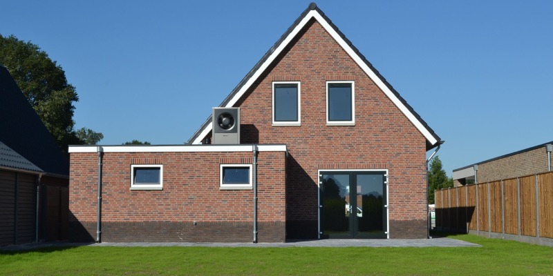 Bouwonderneming Zomer is een allround bouwbedrijf in Nieuwlande. Moderne nieuwbouwwoning aan de achterzijde.